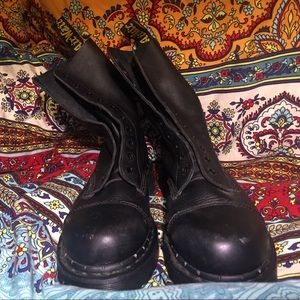 Doc Martens 10 eyelet 1490 boots
